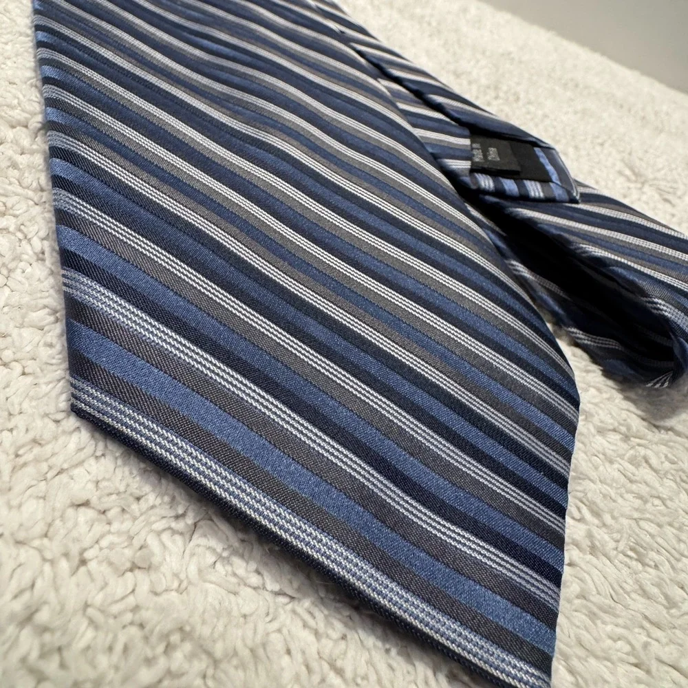 DKNY Tie Blue‎ Diagonal Stripe 100% Silk Preppy Old Money Business Modern Casual